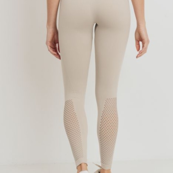 Ribbed and Perforated Seamless Highwaist Leggings - Picture 6 of 7